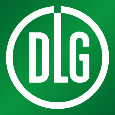 Das Logo der DLG (Deutsche Landwirtschafts-Gesellschaft) zeigt ein grünes Quadrat mit abgerundeten Ecken. In der Mitte befindet sich ein weißer Kreis, in dem die Buchstaben „DLG“ in Grün dargestellt sind.